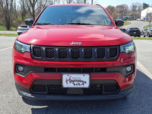 Used 2024 Jeep Compass Latitude image 2