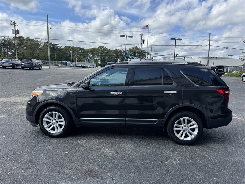 Used 2014 Ford Explorer XLT w/ Equipment Group 202A AWD/4WD image 7