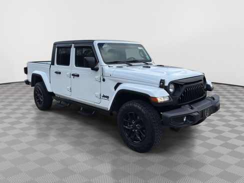 Used 2022 Jeep Gladiator Sport image 7