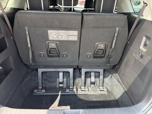 Used 2025 Kia Carnival FWD image 39