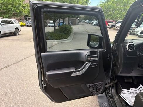 Used 2018 Jeep Wrangler Sahara w/ Connectivity Group AWD/4WD image 10