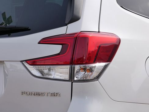 Used 2022 Subaru Forester Premium AWD/4WD image 17