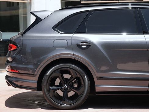 Used 2022 Bentley Bentayga AWD/4WD image 9