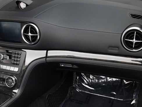 Used 2014 Mercedes-Benz SL 550 image 24