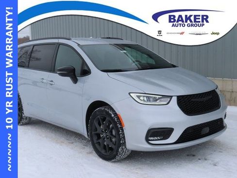 New 2026 Chrysler Pacifica Select image 1