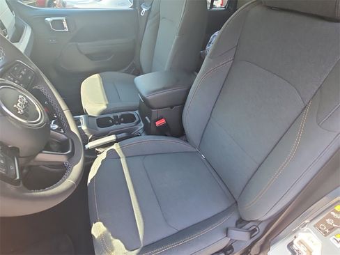 New 2025 Jeep Gladiator Sport image 15