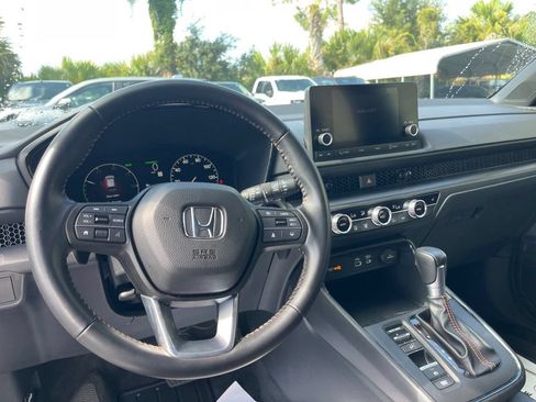 Used 2025 Honda CR-V Sport image 14
