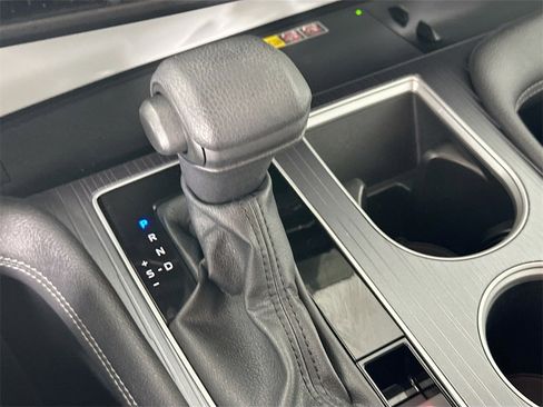 Used 2025 Toyota Sienna LE image 18