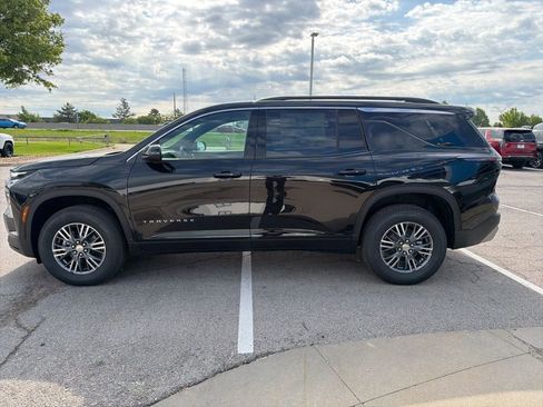 New 2026 Chevrolet Traverse LT FWD image 6