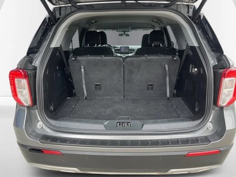 Used 2021 Ford Explorer XLT w/ Equipment Group 202A image 8