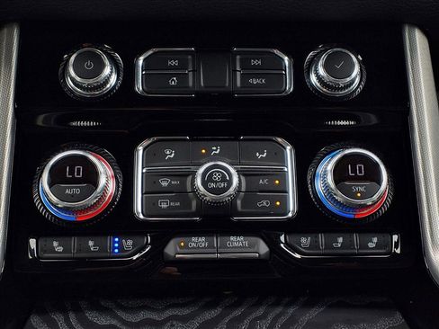 Used 2021 GMC Yukon Denali w/ Denali Premium Package image 24