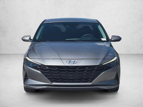 Used 2023 Hyundai Elantra SEL w/ Cargo Package FWD image 2