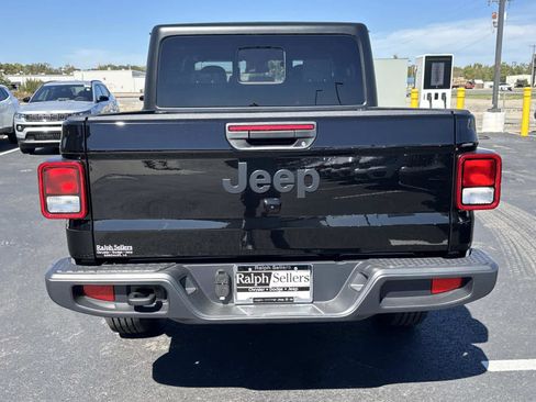 New 2025 Jeep Gladiator Sport image 5