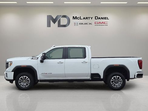 Used 2022 GMC Sierra 2500 AT4 w/ AT4 Preferred Package AWD/4WD image 3