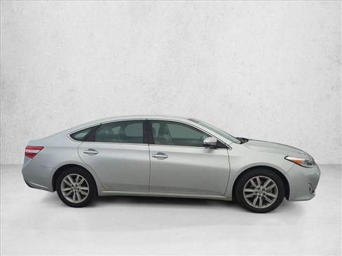 Used 2014 Toyota Avalon XLE FWD image 4