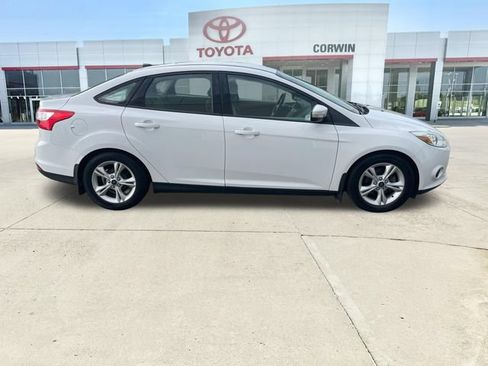 Used 2014 Ford Focus SE w/ SE Winter Package FWD image 6