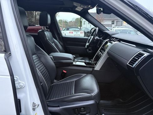 Used 2018 Land Rover Discovery HSE image 25