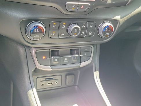 Used 2023 GMC Terrain AT4 AWD/4WD image 27