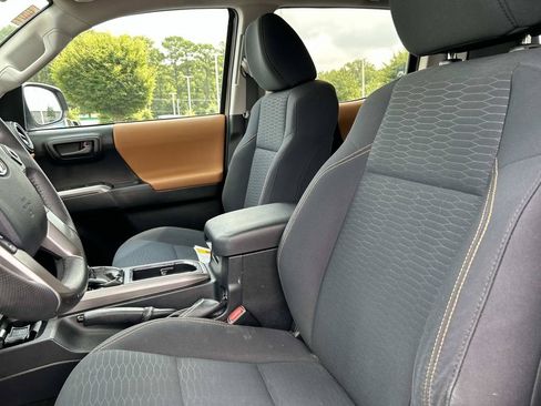 Used 2019 Toyota Tacoma SR5 RWD image 19