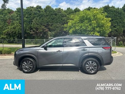 Used 2025 Nissan Pathfinder SV FWD image 9