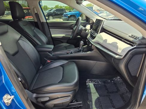 Used 2022 Jeep Compass Latitude FWD image 15