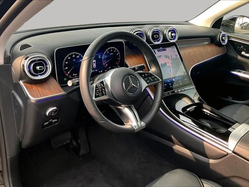 Used 2025 Mercedes-Benz GLC 300 4MATIC image 18