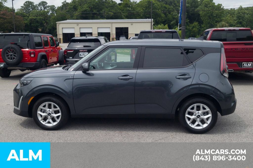 Used 2025 Kia Soul LX w/ LX Technology Package FWD image 10