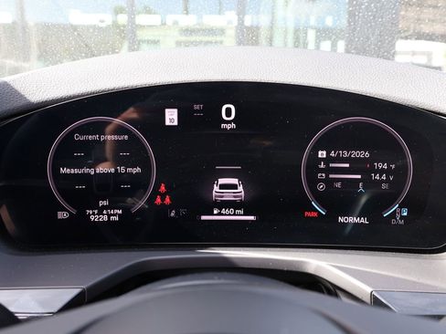 Used 2025 Porsche Panamera RWD image 44