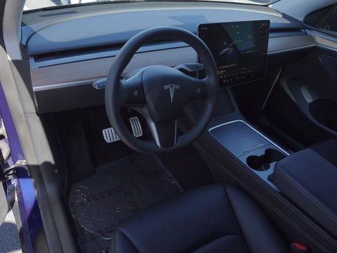 Used 2025 Tesla Model Y Performance image 10