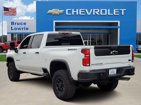 New 2026 Chevrolet Silverado 2500 ZR2 w/ ZR2 Bison Edition AWD/4WD image 3