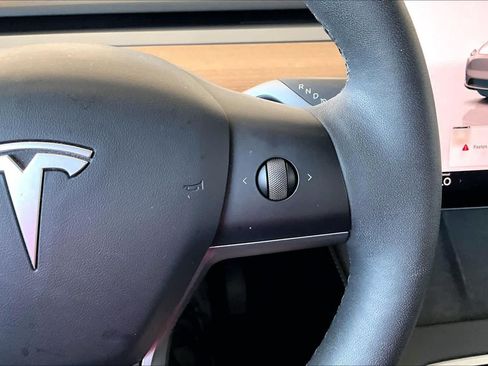 Used 2023 Tesla Model Y AWD image 24