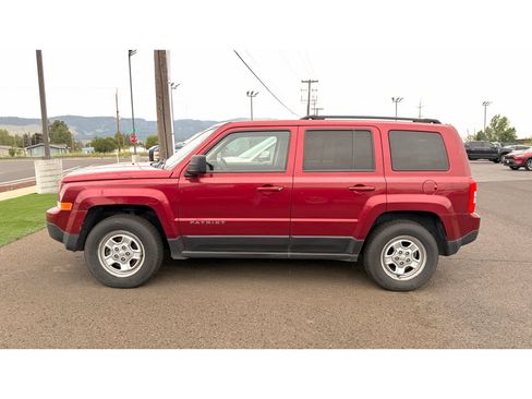 Used 2016 Jeep Patriot Sport w/ Power Value Group AWD/4WD image 5