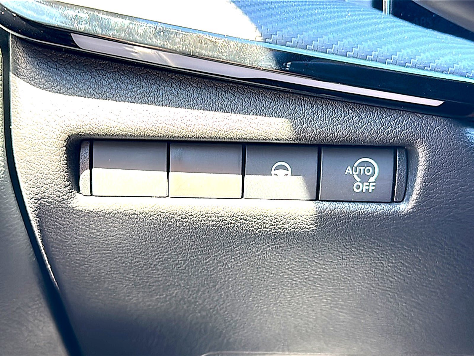 Used 2025 Nissan Kicks SR FWD image 35