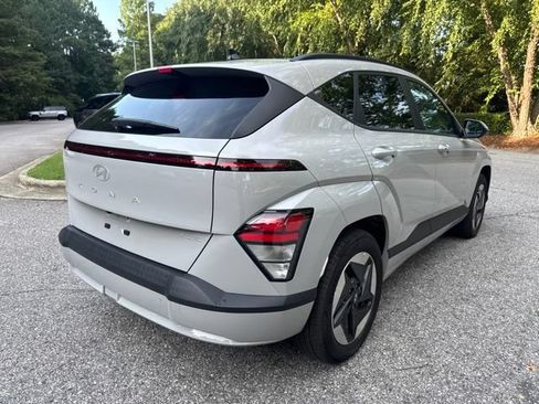 Used 2025 Hyundai Kona SEL FWD image 6