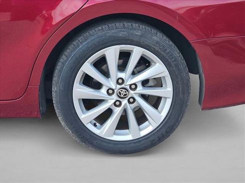 Used 2021 Toyota Camry LE image 5
