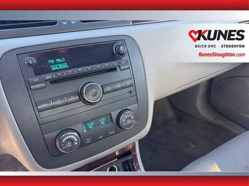 Used 2010 Buick Lucerne CXL image 21