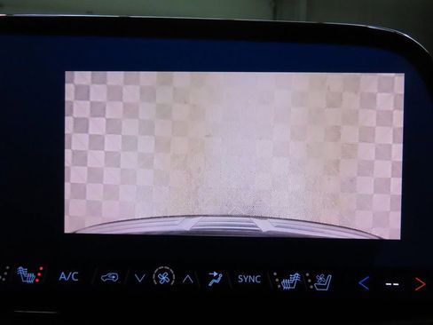 Used 2025 Chevrolet Suburban High Country image 16