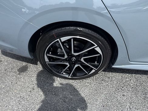 New 2025 Nissan Sentra SR FWD image 23