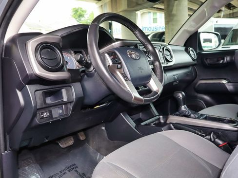 Used 2019 Toyota Tacoma SR5 AWD/4WD image 19