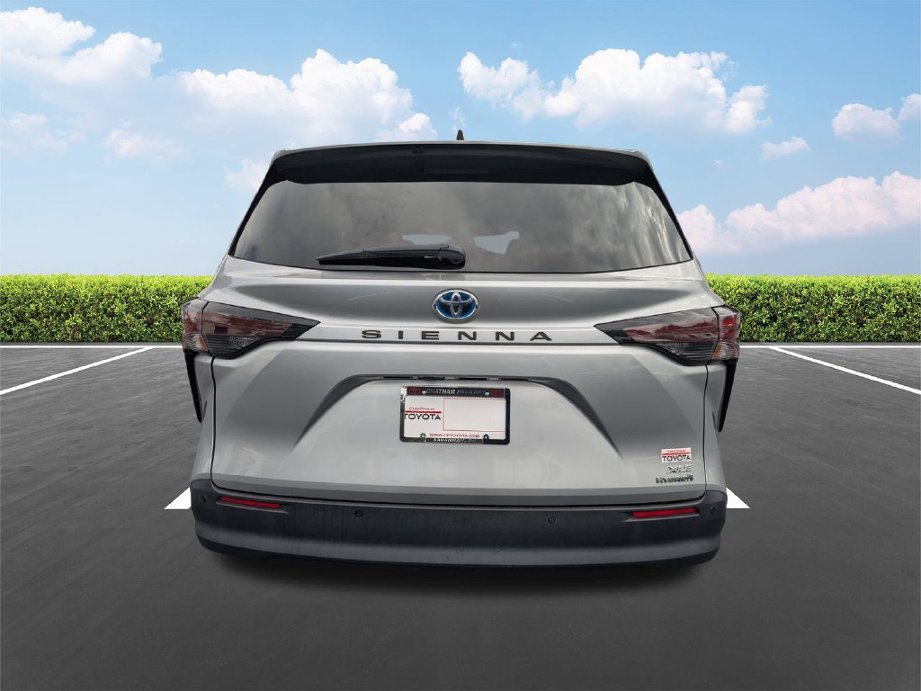 Used 2023 Toyota Sienna XLE FWD image 6
