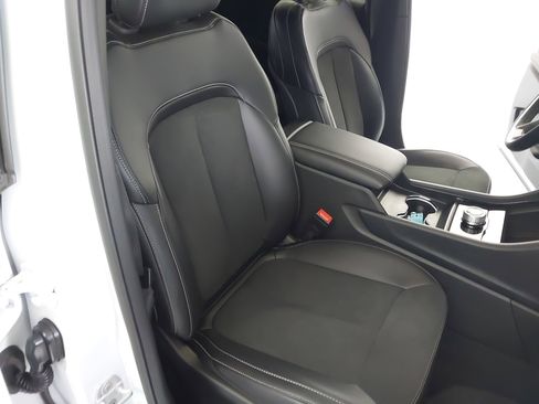 Used 2025 Jeep Grand Cherokee L Laredo image 28