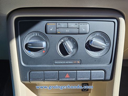 Used 2013 Volkswagen Beetle 2.5 image 16