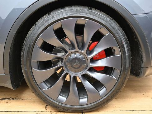 Used 2023 Tesla Model Y Performance image 10