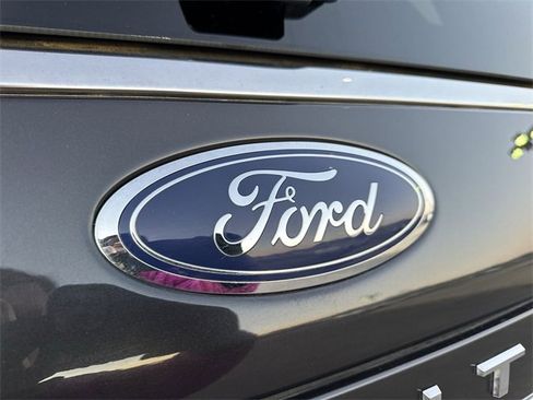 Used 2024 Ford Expedition Limited image 19