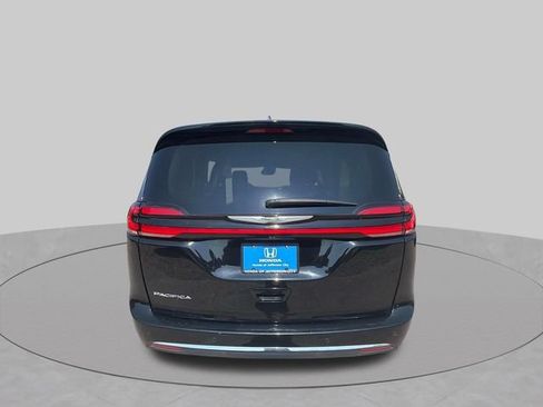 Used 2024 Chrysler Pacifica Touring-L FWD image 6
