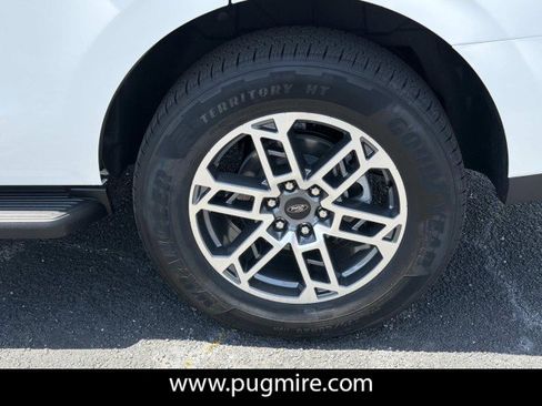 New 2026 Ford Expedition Active RWD image 19