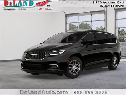 New 2026 Chrysler Pacifica Select