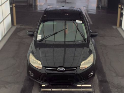 Used 2012 Ford Focus SE FWD image 2