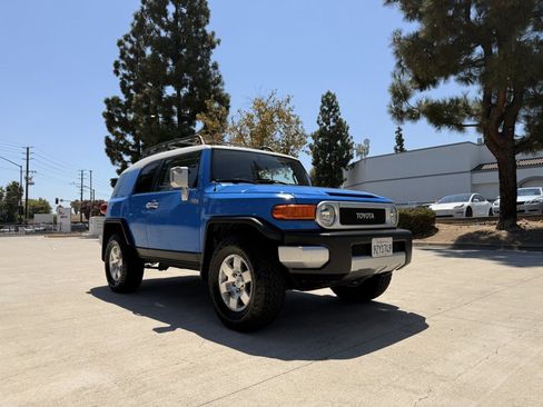 Used 2007 Toyota FJ Cruiser 4WD w/ Upgrade Pkg 1 image 2