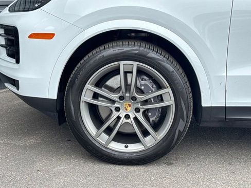 Used 2024 Porsche Cayenne AWD/4WD image 11